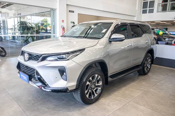 TOYOTA HILUX SW4 2.8 D-4D TURBO DIESEL SRX PLATINUM 4X4 AUTOMÁTICO